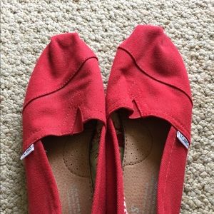 Toms classic red wide 8.5